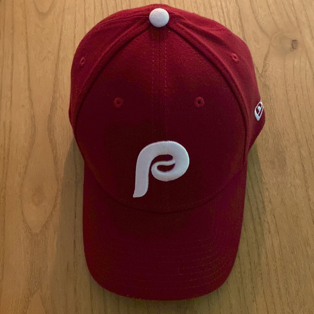 Phillies throwback hat maroon / white